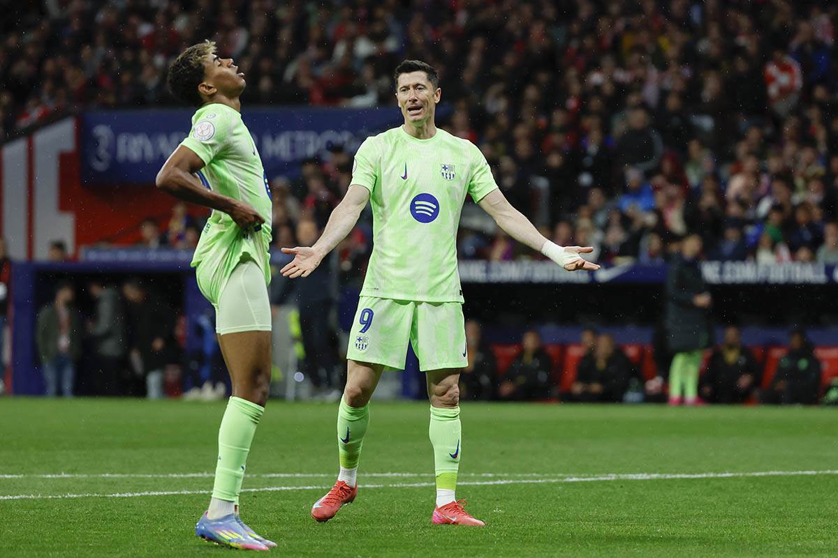 Robert Levadnovski i Lamin Jamal (5).jpg