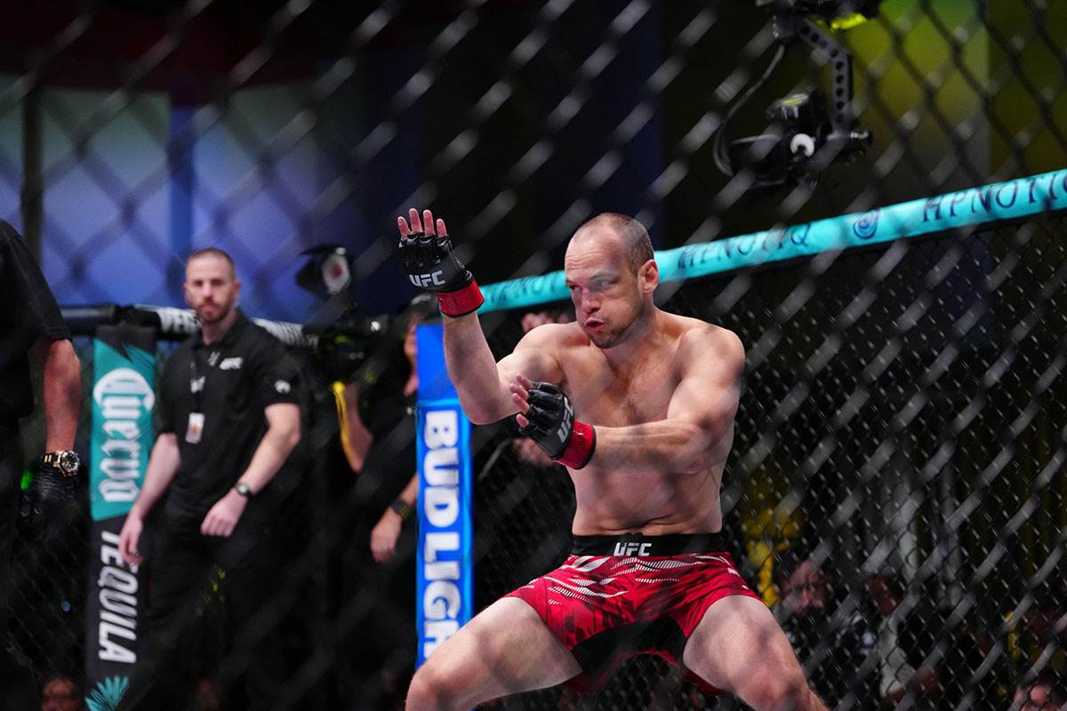 Uroš Medić pobedio Gilberta Urbinu (3).jpg