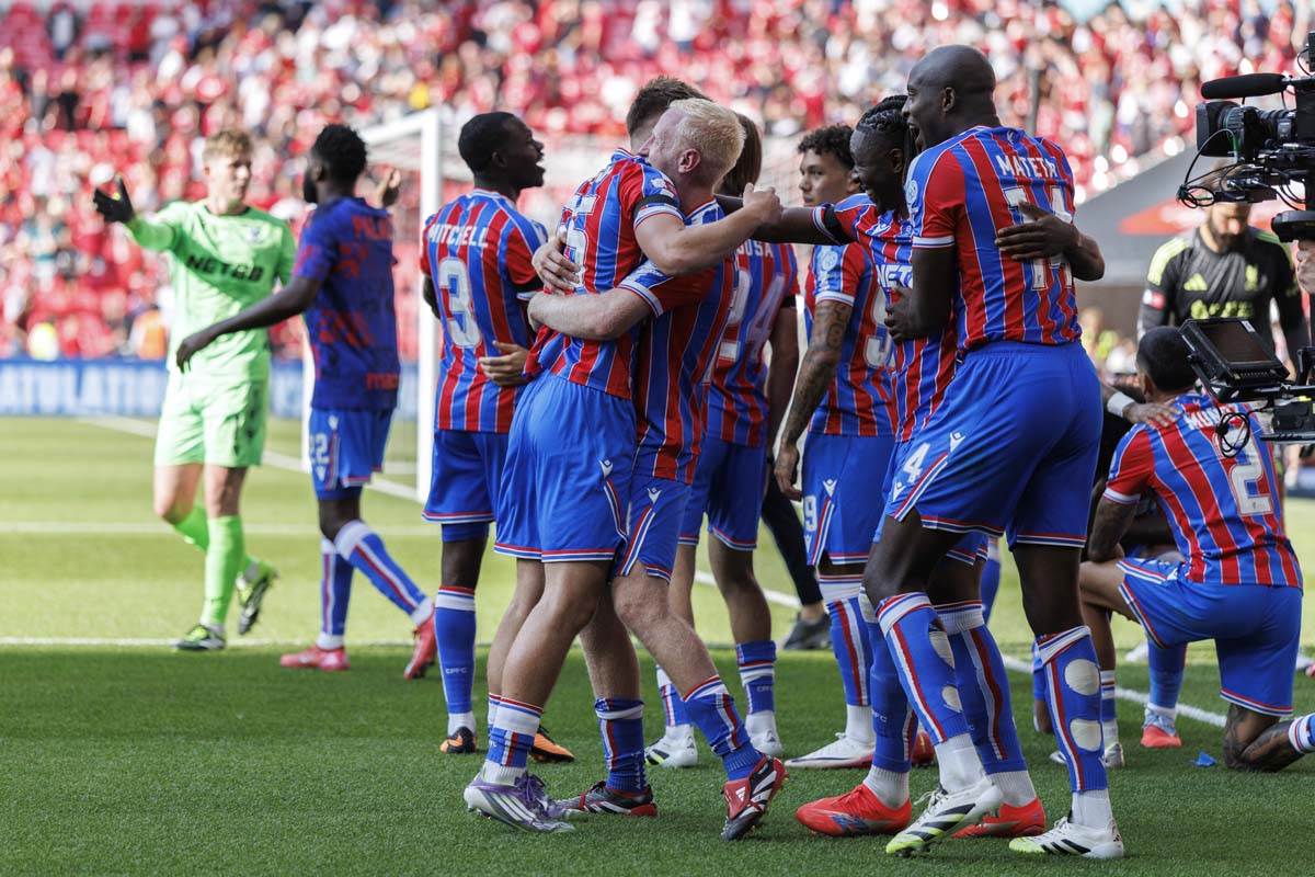 Kristal palas osvojio Komjuniti šild 6.jpg