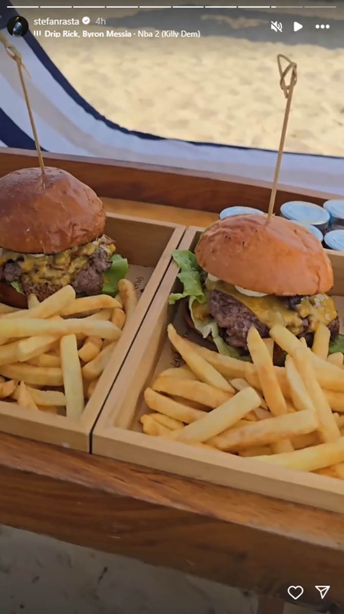 Stefan Đurić Rasta sa devojkom (6).jpg