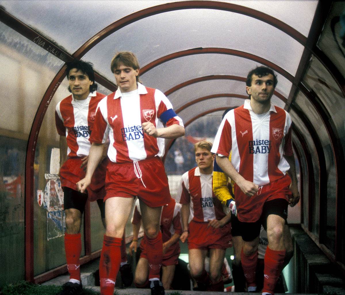 Darko Pančev, Robert Prosinečki, Dejan Savićević i Dragan Stojković Piksi u tunelu Marakane pred meč Zvezde