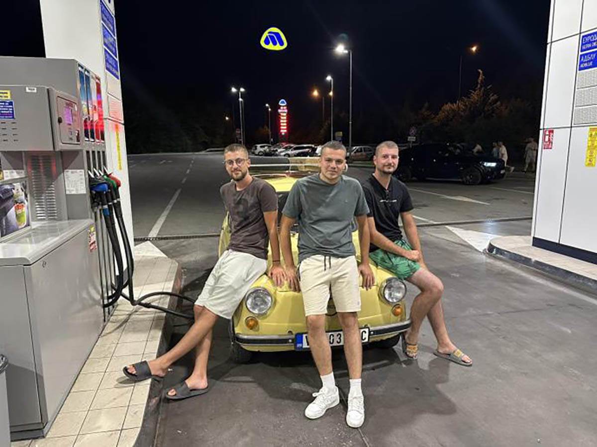 tri druga iz Vlasotinca (5).jpg