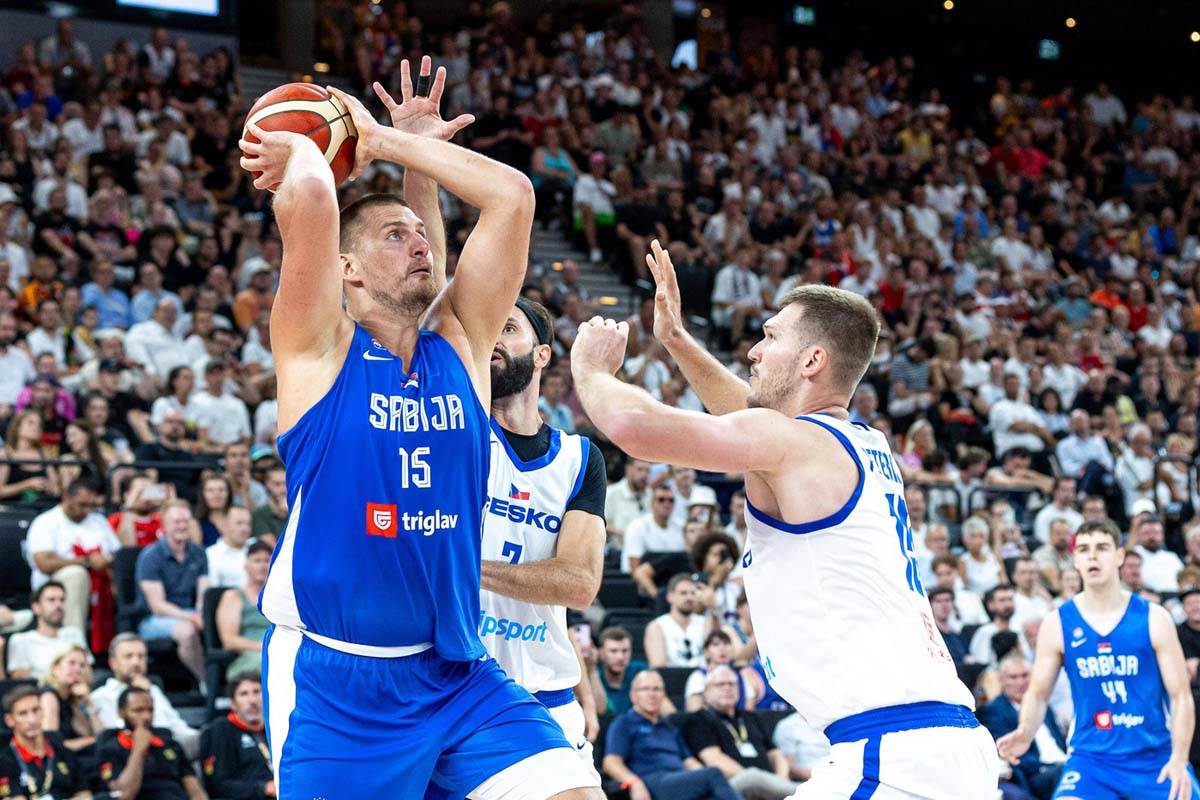 Košarkaši Srbije u Minhenu protiv Češke 1.jpg