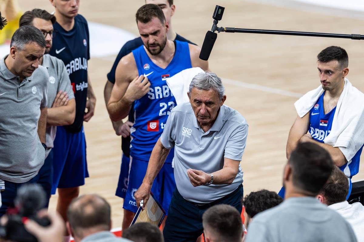 Košarkaši Srbije u Minhenu protiv Češke 3.jpg