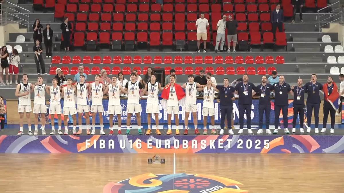 Srbija U16, dodela medalja (5).jpg