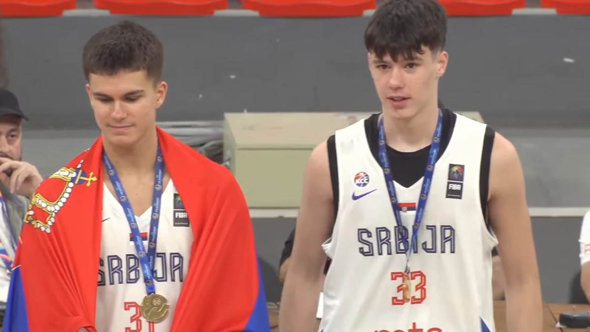Srbija U16, dodela medalja (10).jpg