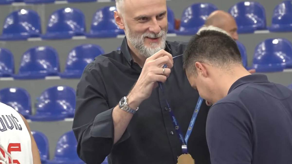 Srbija U16, dodela medalja (12).jpg