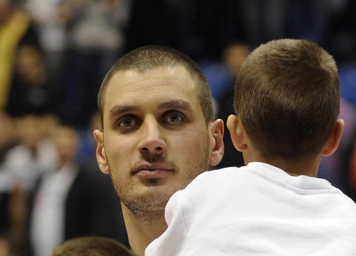 Saša Pavlović sa sinom Lukom 1.jpg