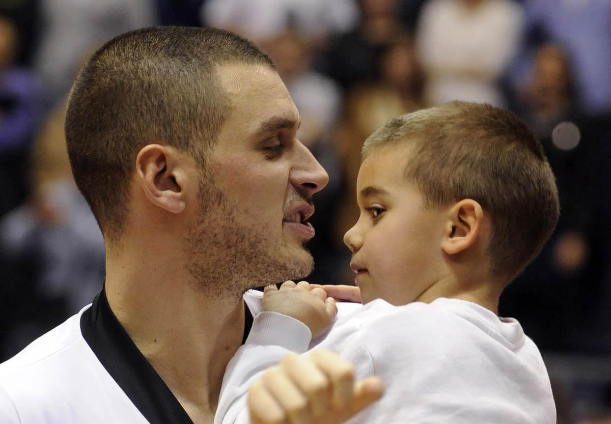 Saša Pavlović sa sinom Lukom 3.jpg