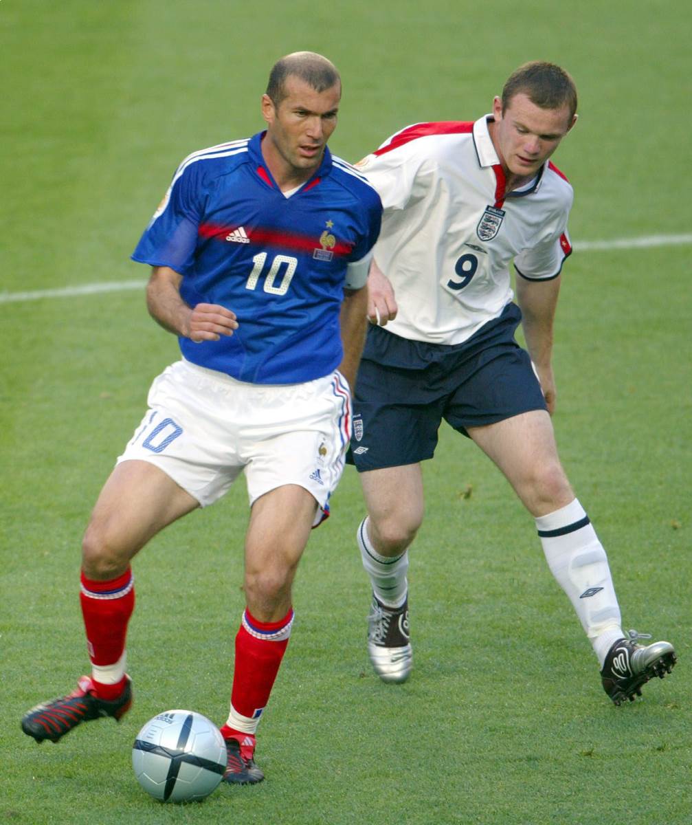 Vejn Runi i Zinedin Zidan na utakmici Francuska Engleska