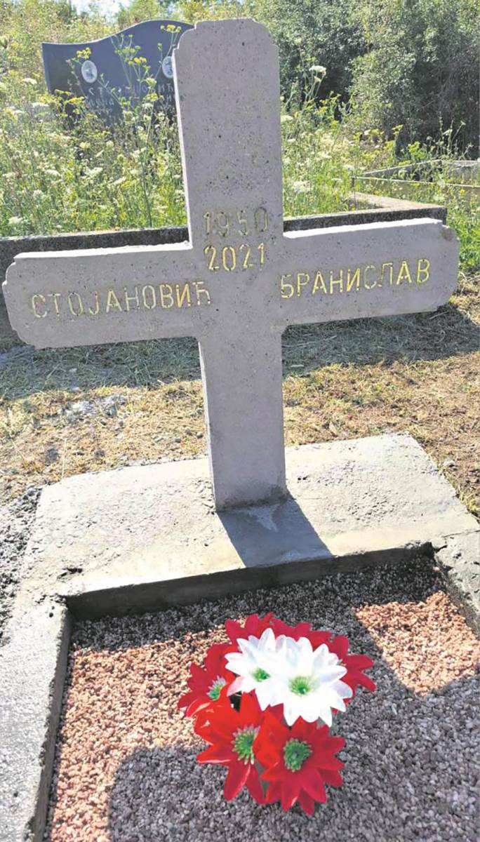 Darko nepoznatom čoveku podigao spomenik (3).jpg