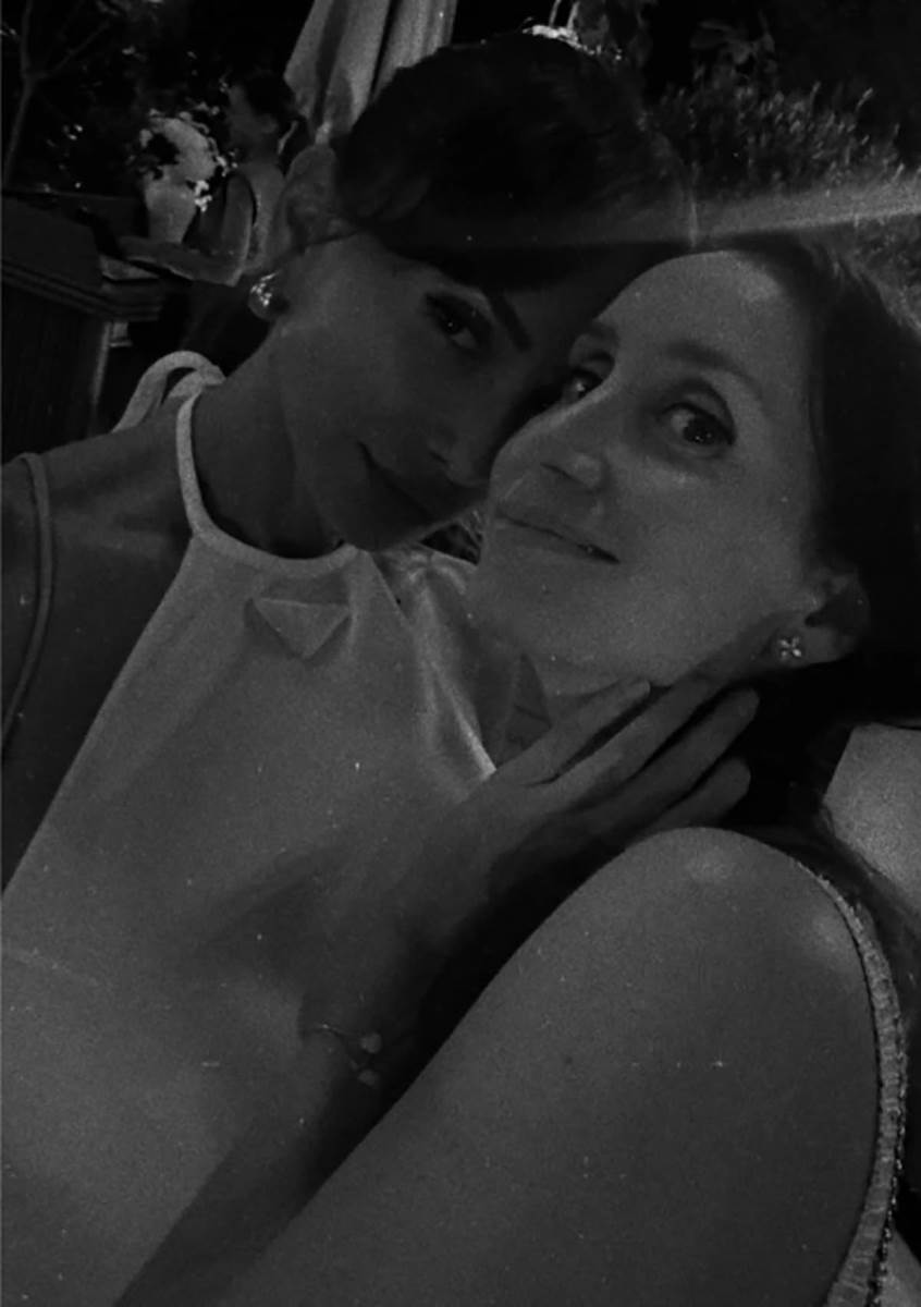 Emina Jahović sa setrom u provodu (3).jpg