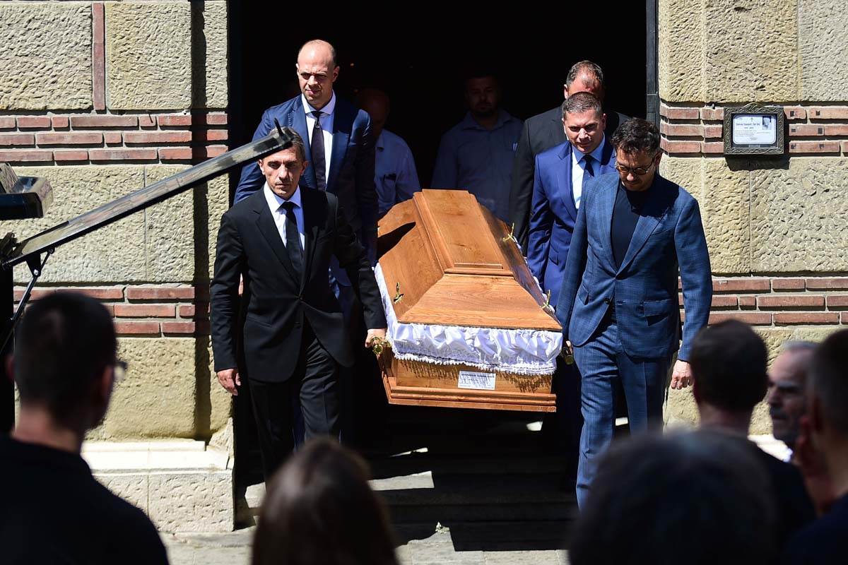 Den Tana Sahrana 1.jpg