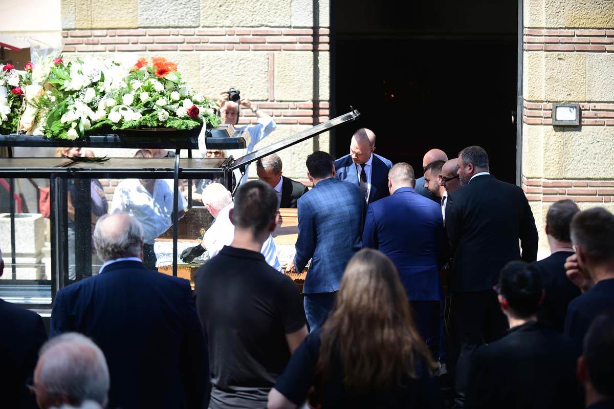 Den Tana Sahrana 2.jpg