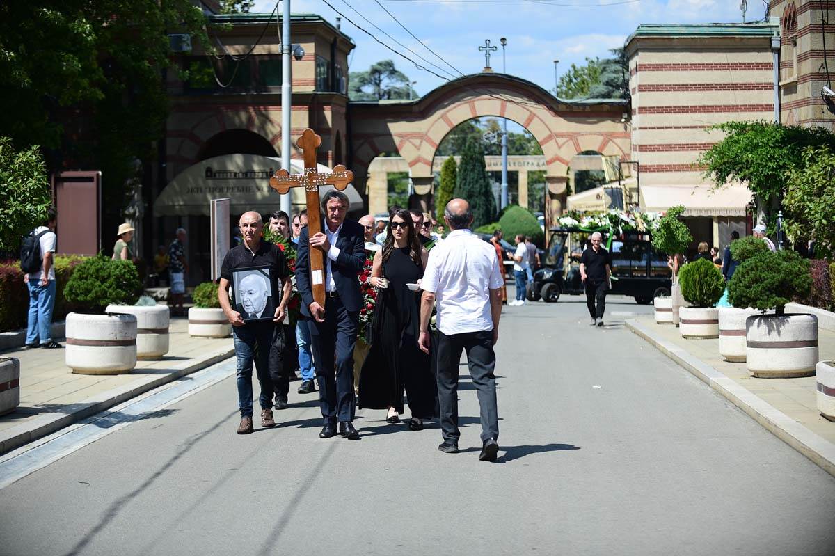 Den Tana Sahrana 3.jpg