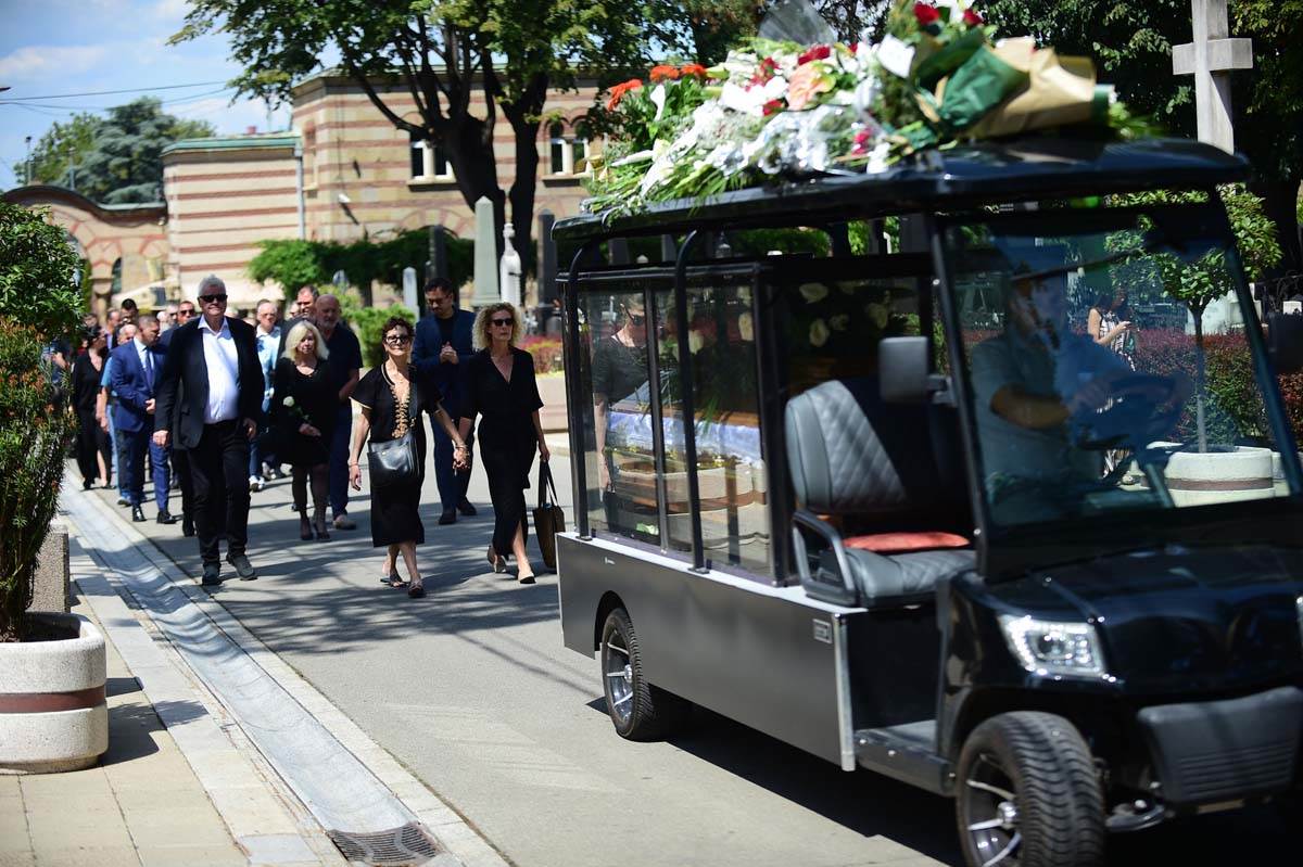 Den Tana Sahrana 5.jpg