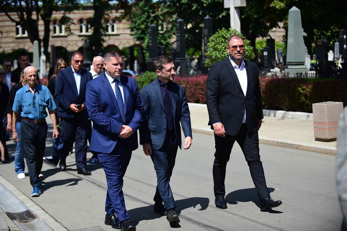 Den Tana Sahrana 6.jpg