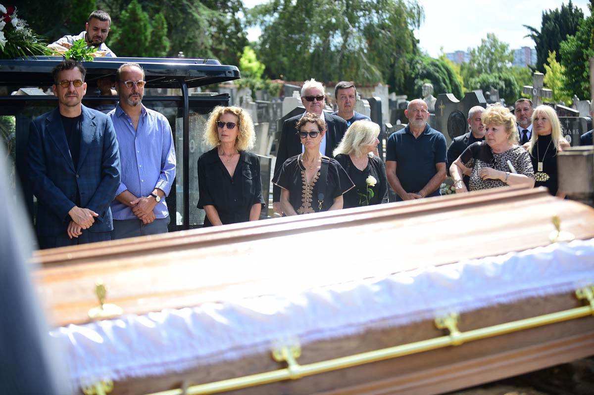 Den Tana Sahrana 7.jpg