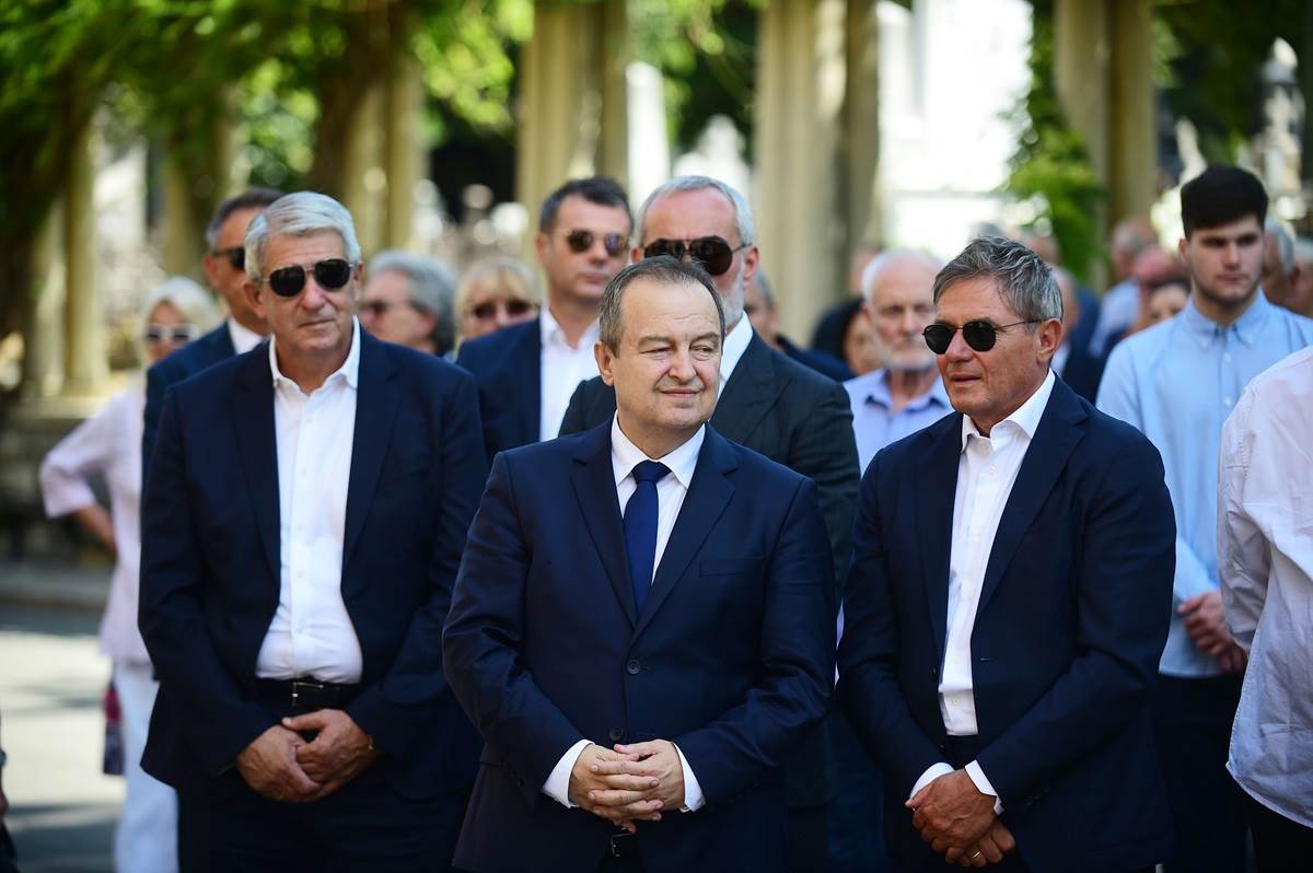 Sahrana Den Tane, Ivica Dačić i Dragan Stojković Piksi