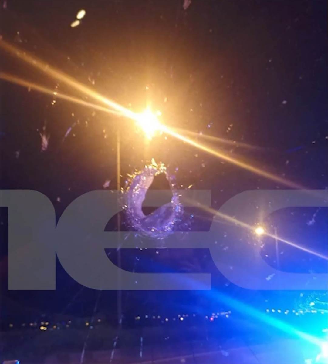 kamenovan autobus sa srpkim turistima u Grčkoj (6).jpg