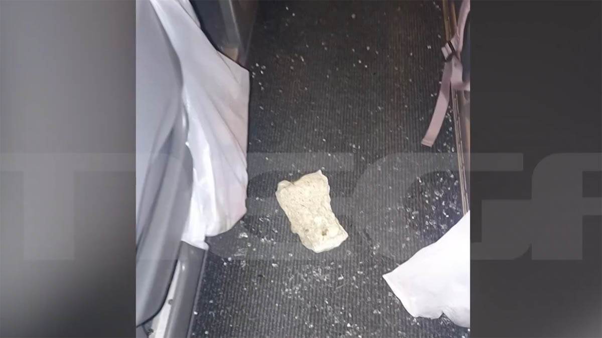 kamenovan autobus sa srpkim turistima u Grčkoj (7).jpg