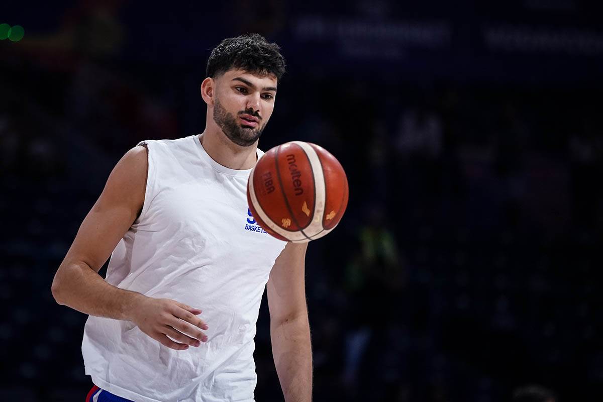 Zagrevanje pred utakmicu Srbija Slovenija (6).jpg