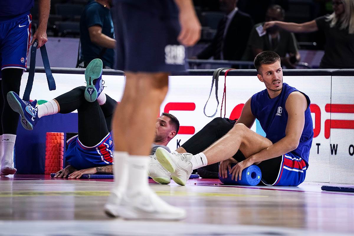 Zagrevanje pred utakmicu Srbija Slovenija (7).jpg