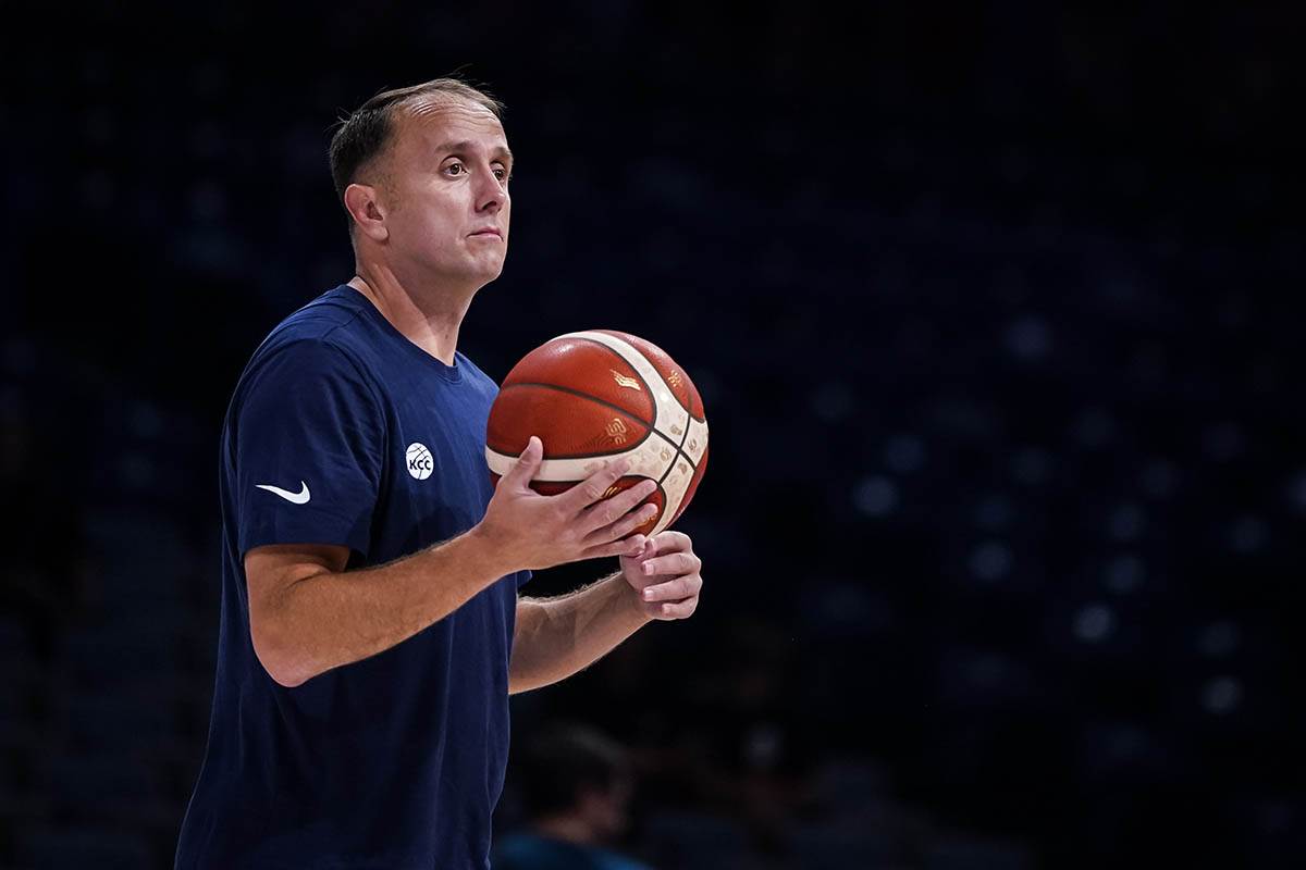 Zagrevanje pred utakmicu Srbija Slovenija (8).jpg