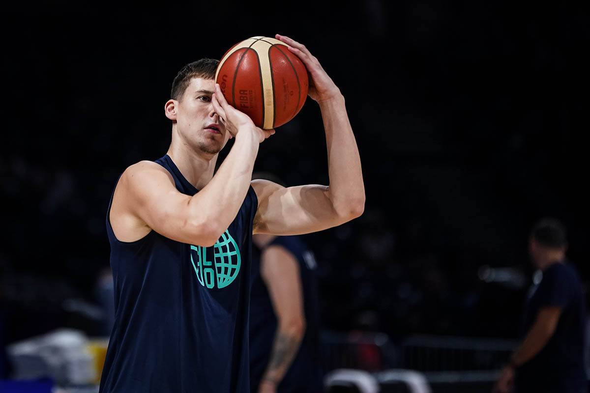 Zagrevanje pred utakmicu Srbija Slovenija (9).jpg