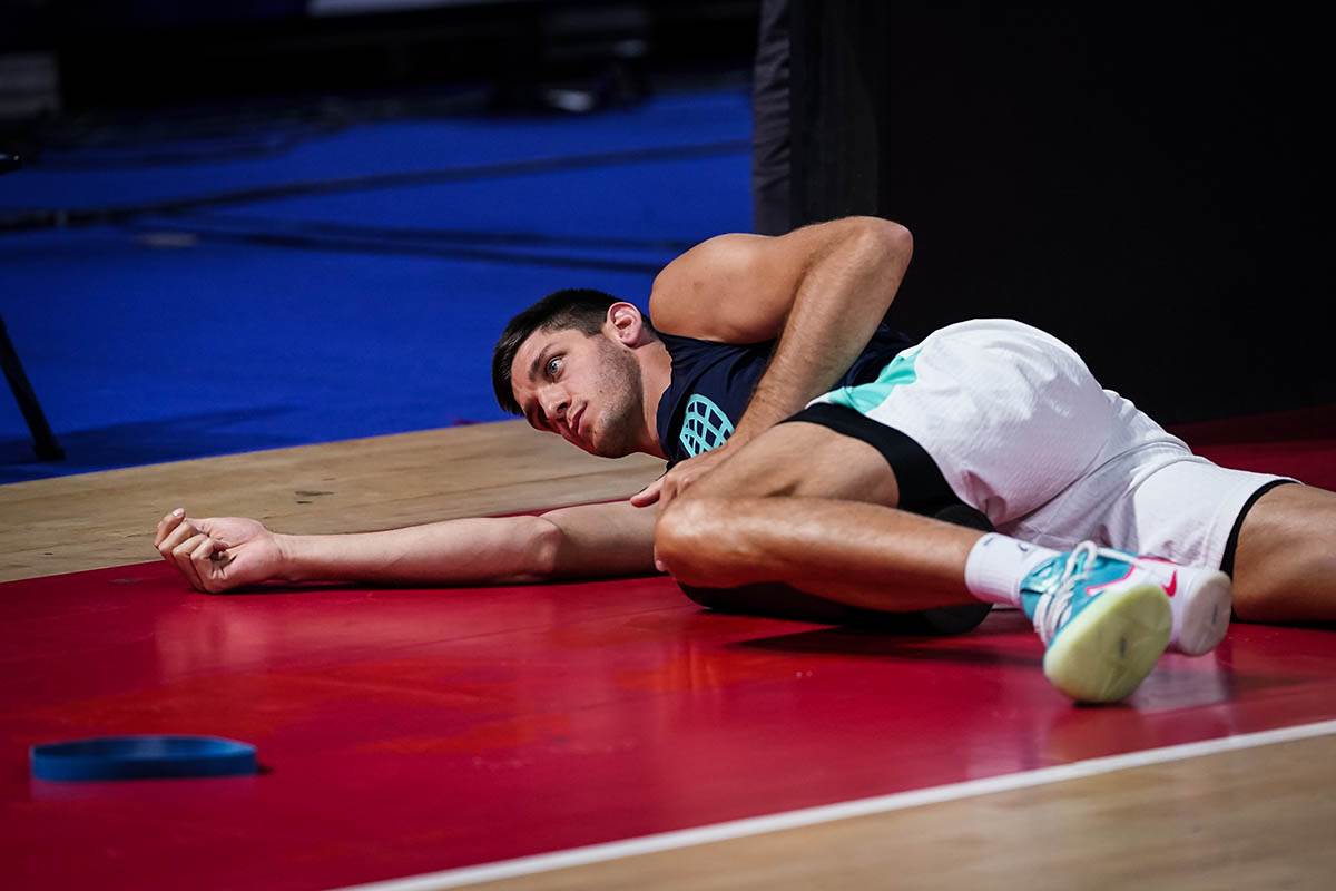 Zagrevanje pred utakmicu Srbija Slovenija (10).jpg