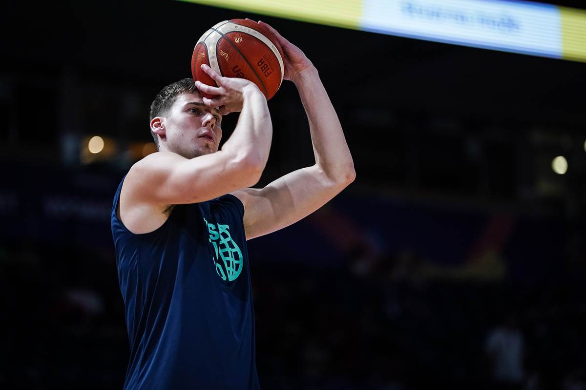 Zagrevanje pred utakmicu Srbija Slovenija (13).jpg