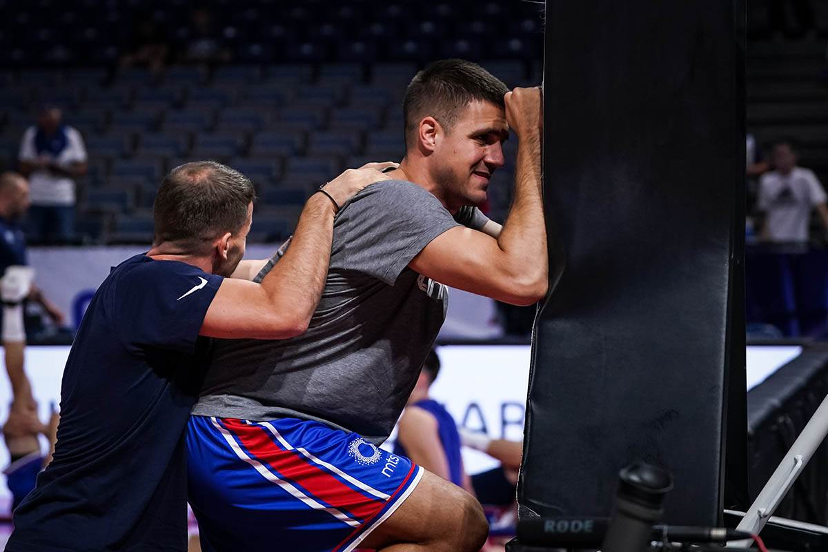 Zagrevanje pred utakmicu Srbija Slovenija (14).jpg