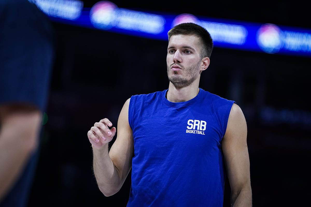 Zagrevanje pred utakmicu Srbija Slovenija (16).jpg