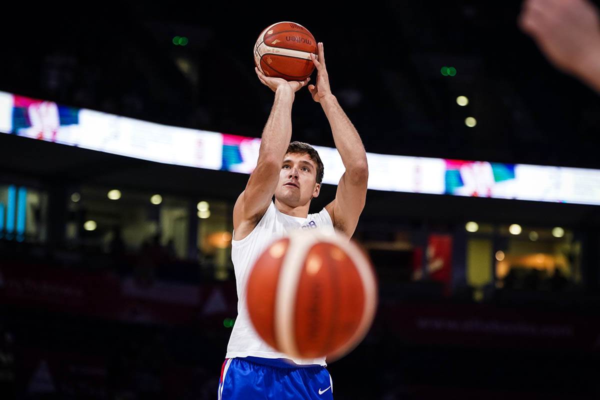 Zagrevanje pred utakmicu Srbija Slovenija (17).jpg