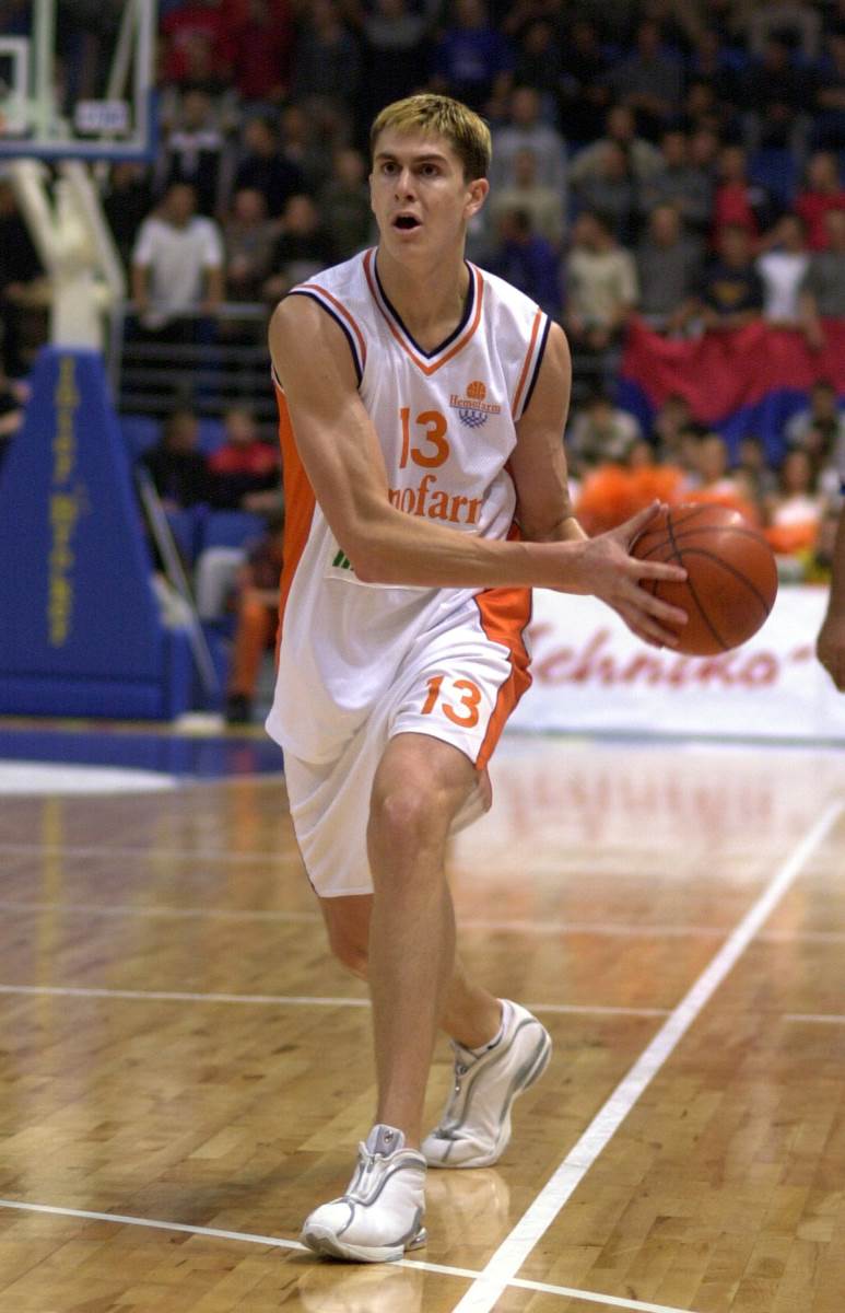 Darko Miličić u akciji na utakmici Hemofarma