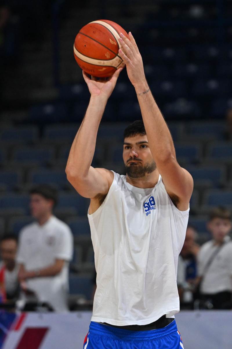 Zagrevanje reprezentacije Srbije pred utakmicu protiv Slovenije (1).jpg