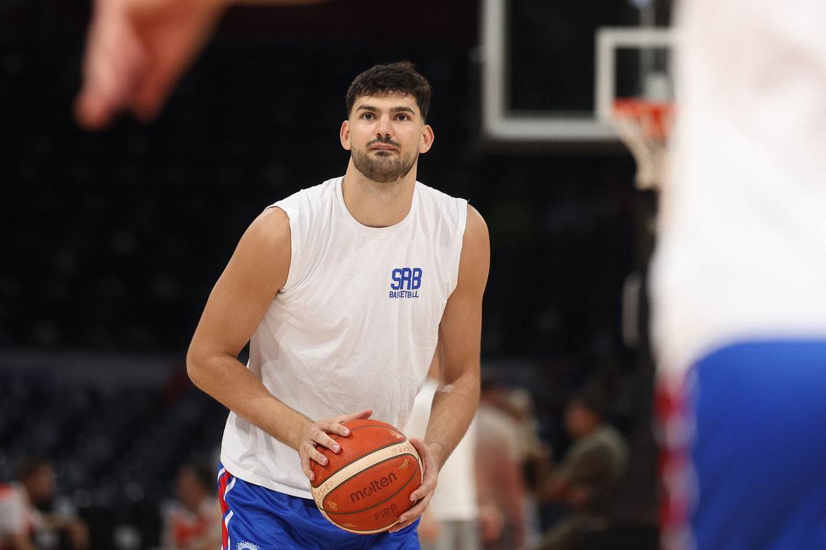 Zagrevanje reprezentacije Srbije pred utakmicu protiv Slovenije (3).jpg