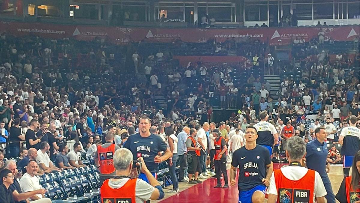 Nikola Jokić na zagrevanju