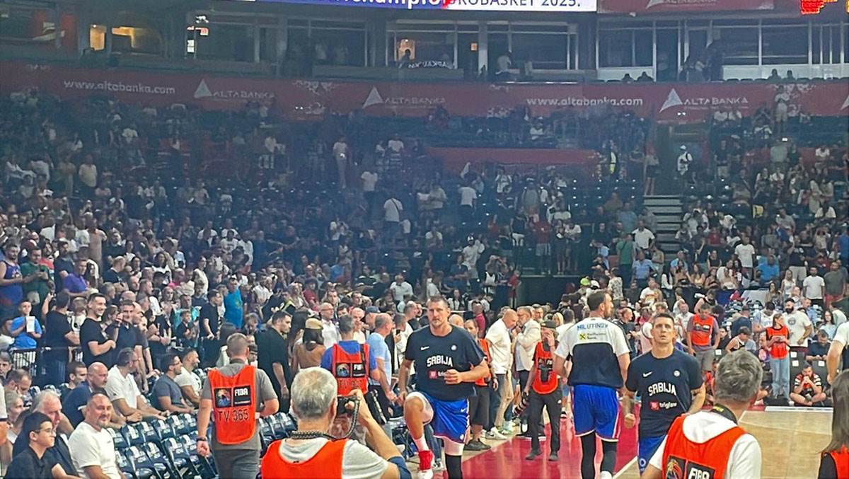 Nikola Jokić na zagrevanju