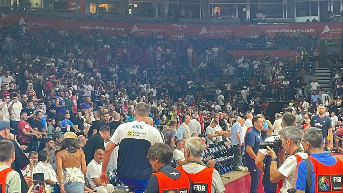 Nikola Jokić na zagrevanju