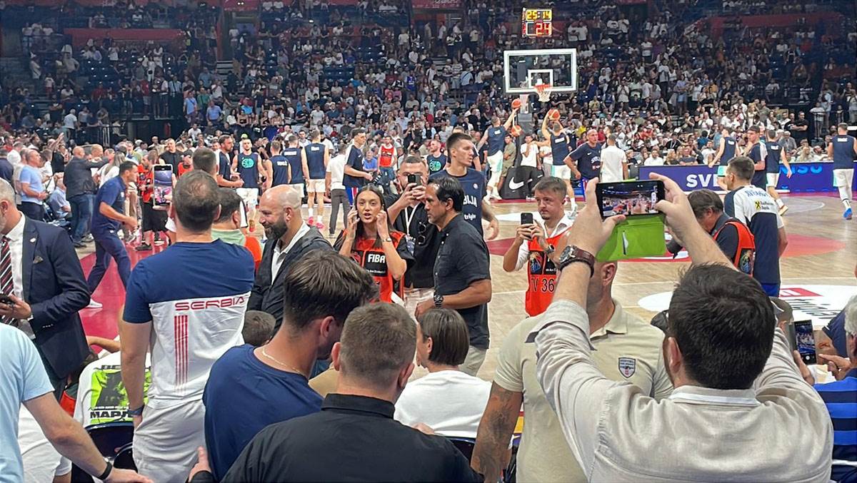 Erik Spolstra na mecu Srbija Slovenija (1).jpg