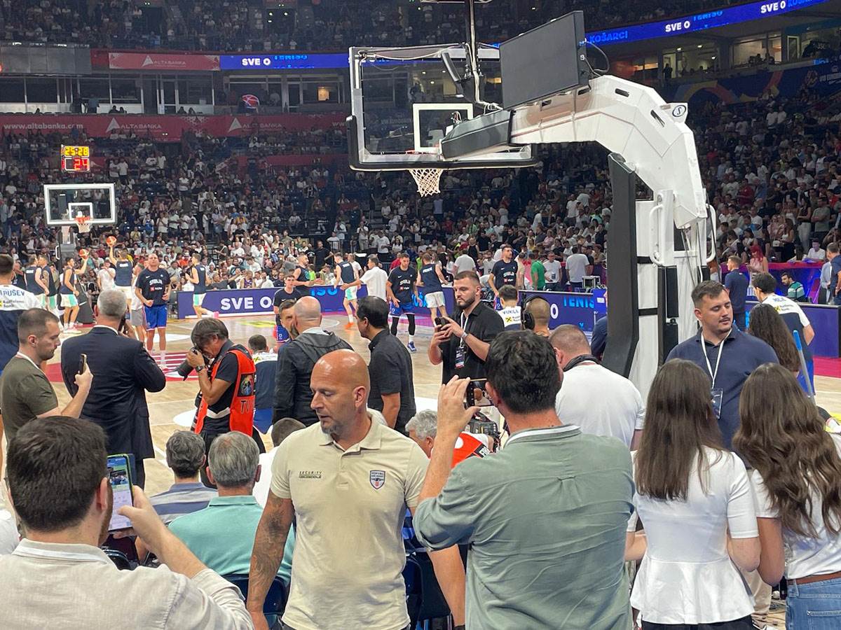 Erik Spolstra na mecu Srbija Slovenija (4).jpg