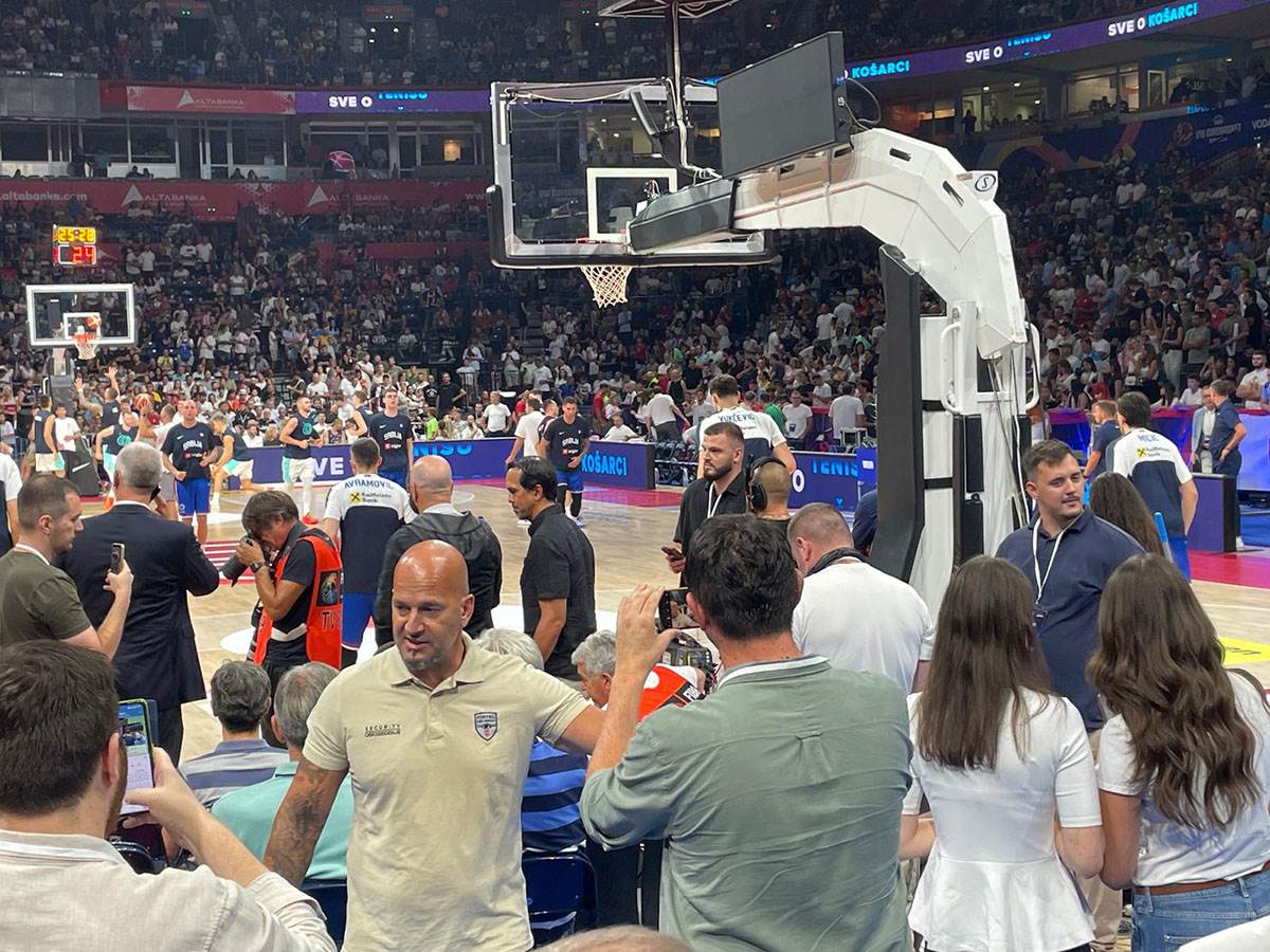 Erik Spolstra na mecu Srbija Slovenija (6).jpg