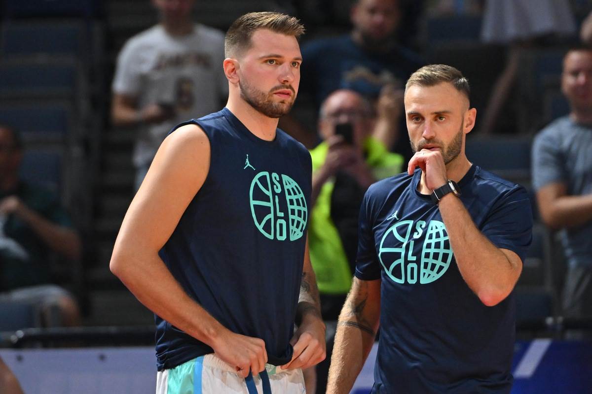 Zagrevanje pred utakmicu Srbija-Slovenija (10).JPG