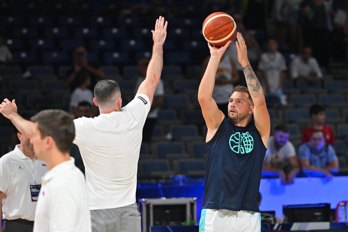 Zagrevanje pred utakmicu Srbija-Slovenija (11).JPG