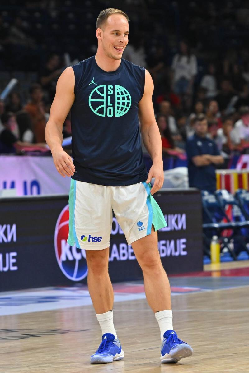 Zagrevanje pred utakmicu Srbija-Slovenija (12).JPG