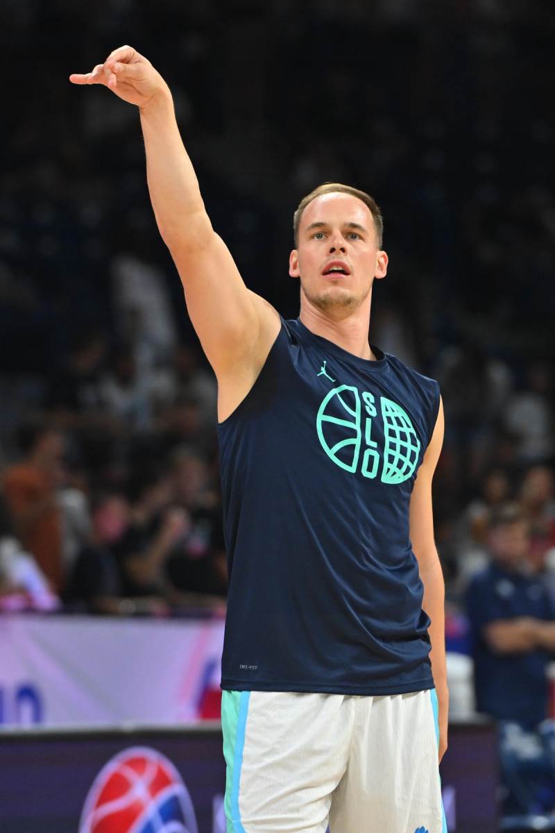 Zagrevanje pred utakmicu Srbija-Slovenija (13).JPG