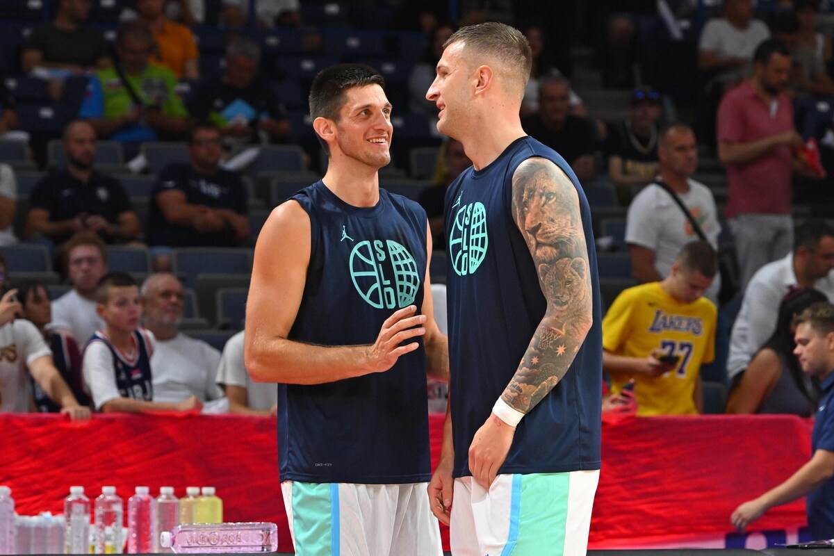 Zagrevanje pred utakmicu Srbija-Slovenija (16).JPG