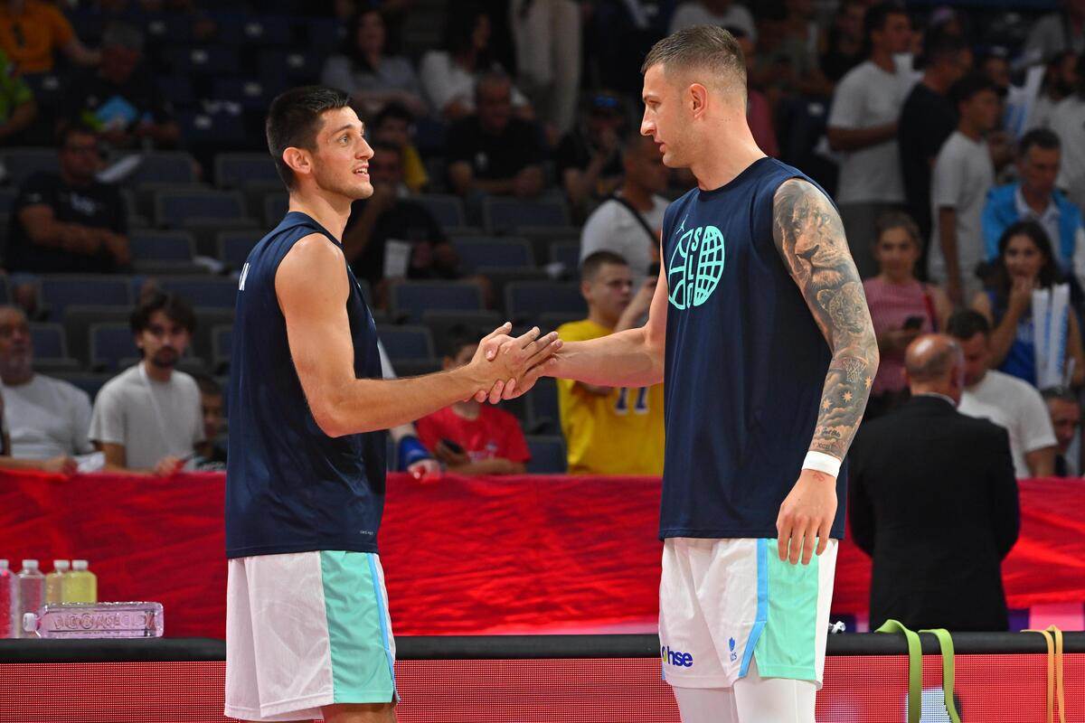 Zagrevanje pred utakmicu Srbija-Slovenija (17).JPG