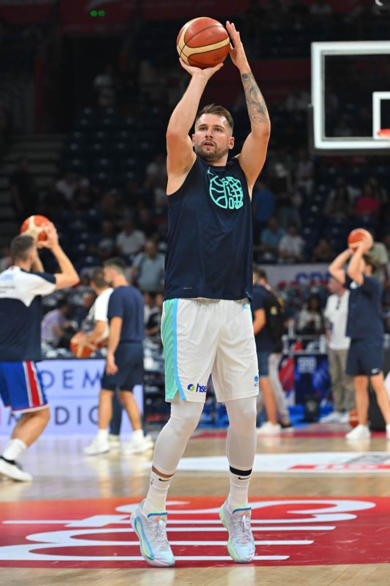 Zagrevanje pred utakmicu Srbija-Slovenija (20).JPG